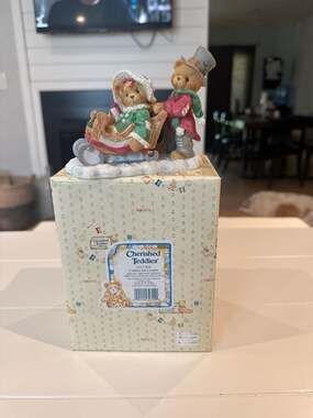 Enesco Cherished Teddies Lindsey and Lyndon 141178A Walking In A Winter Wonderla